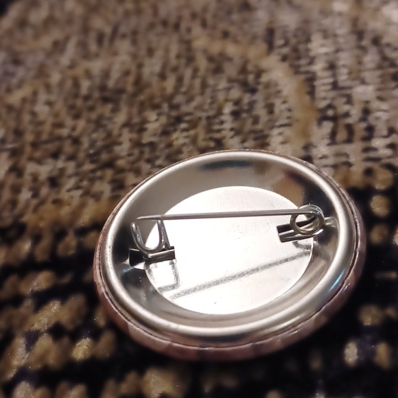 $4 Add-on New Teachers in Solidarity Button - OTF/FE0 - Picture 3 of 3